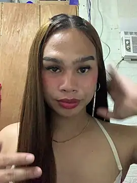 Snapshot of Essie_08 chatting on November 21, 2025, 8:29 pm Essie 08 online show from November 21, 2025, 8:29 pm