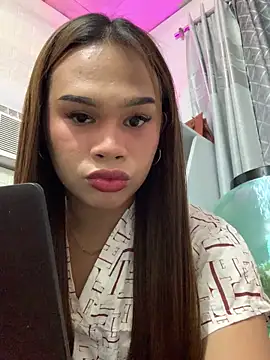 Snapshot of Essie_08 chatting on December 17, 2025, 3:51 pm Essie 08 online show from December 17, 2025, 3:51 pm