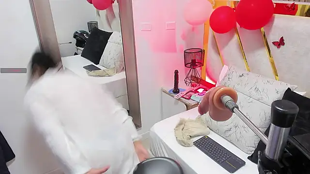 Luna Naughty1 online show from February 18, 2026, 7:32 pm