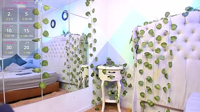 ZaharaSkylar online show from October 31, 2025, 12:06 pm