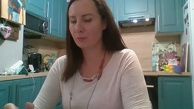 ALICAINWONDERLAND online show from November 6, 2025, 4:30 pm