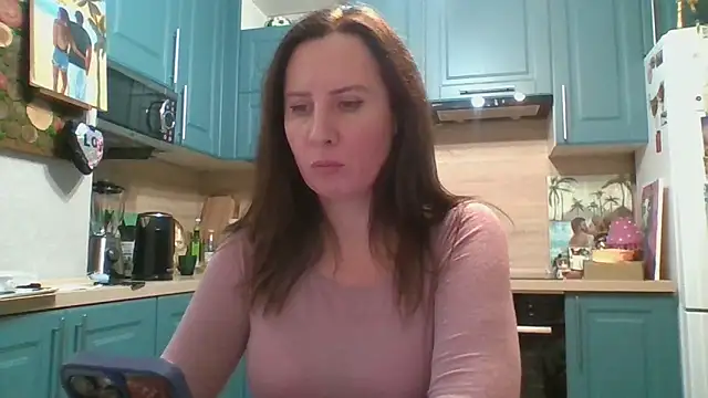 ALICAINWONDERLAND online show from December 3, 2025, 5:22 pm