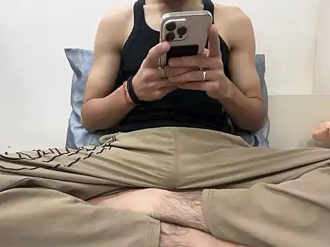 coupleyug online show from February 4, 2026, 12:22 pm