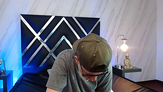 Snapshot of SpencerMontgomery chatting on December 17, 2025, 9:21 pm SpencerMontgomery online show from December 17, 2025, 9:21 pm