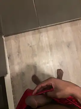 Snapshot of Trhge253 chatting on March 10, 2026, 11:43 pm Trhge253 online show from March 10, 2026, 11:43 pm