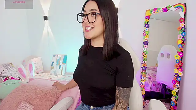 justonecute online show from October 2, 2025, 10:50 pm