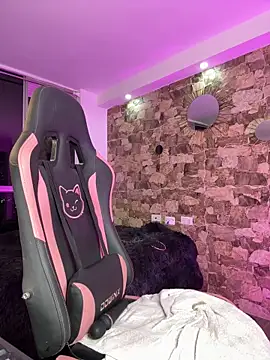 samiacooper25 online show from April 3, 2026, 3:04 am