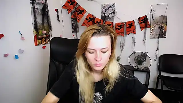 Snapshot of PeppyMia chatting on November 1, 2025, 2:57 am PeppyMia online show from November 1, 2025, 2:57 am