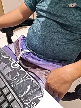 Snapshot of Carloskasado chatting on February 18, 2026, 12:06 am Carloskasado online show from February 18, 2026, 12:06 am