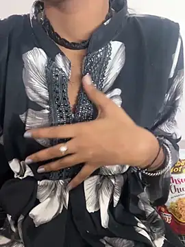 tanisha-2005 online show from November 11, 2025, 5:13 pm