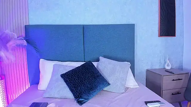 Laura Ivy online show from March 31, 2026, 12:49 pm