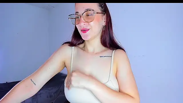 Snapshot of Laura_Ivy chatting on June 19, 2026, 1:26 pm Laura Ivy online show from June 19, 2026, 1:26 pm