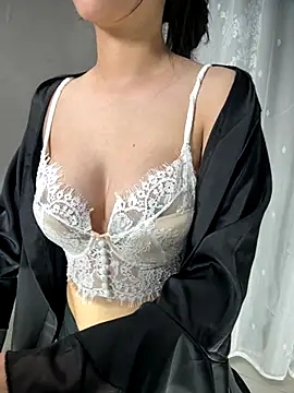 Snapshot of Voyerra_g chatting on November 8, 2025, 12:44 am Voyerra g online show from November 8, 2025, 12:44 am