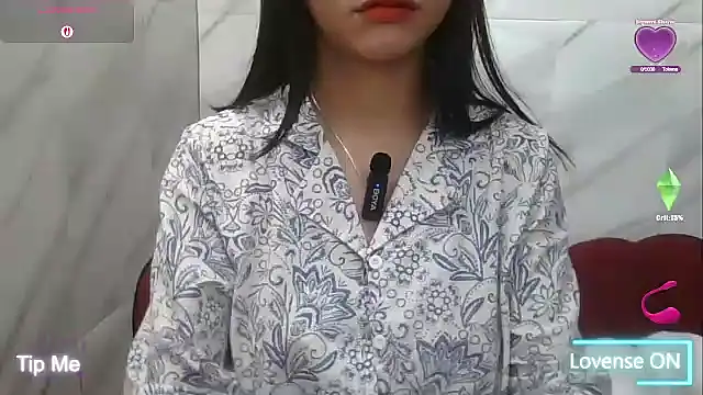 Snapshot of Voyerra_g chatting on December 4, 2025, 1:59 am Voyerra g online show from December 4, 2025, 1:59 am