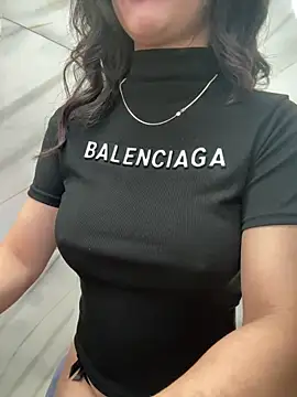 Snapshot of Voyerra_g chatting on December 5, 2025, 2:47 pm Voyerra g online show from December 5, 2025, 2:47 pm