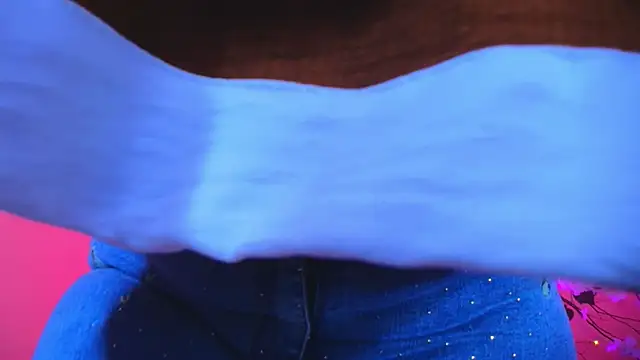 Snapshot of Cristal_hott1 chatting on December 13, 2025, 8:04 pm Cristal hott1 online show from December 13, 2025, 8:04 pm