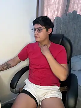 yesitwink  online show from April 7, 2026, 5:13 pm