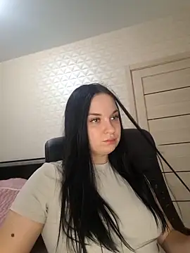 VoxxAura online show from December 4, 2025, 7:00 pm