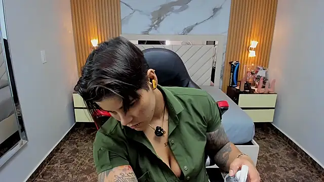 KAROLLJONES1 online show from November 22, 2025, 7:46 pm