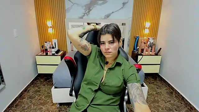 KAROLLJONES1 online show from November 29, 2025, 7:39 pm