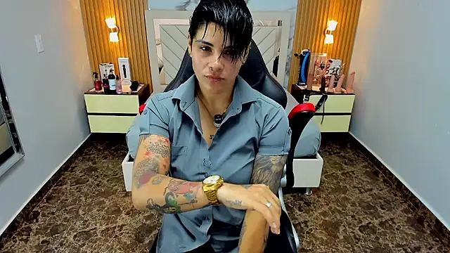 KAROLLJONES1 online show from December 5, 2025, 7:43 pm