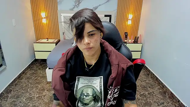 KAROLLJONES1 online show from February 9, 2026, 7:29 pm