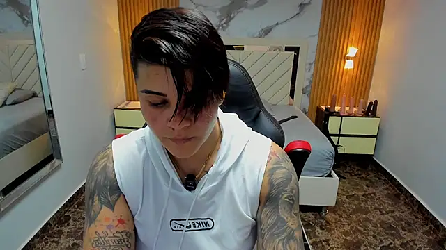 KAROLLJONES1 online show from March 4, 2026, 7:31 pm