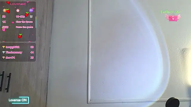 Snapshot of Ice_Princess_ chatting on November 7, 2025, 2:28 pm Ice Princess online show from November 7, 2025, 2:28 pm