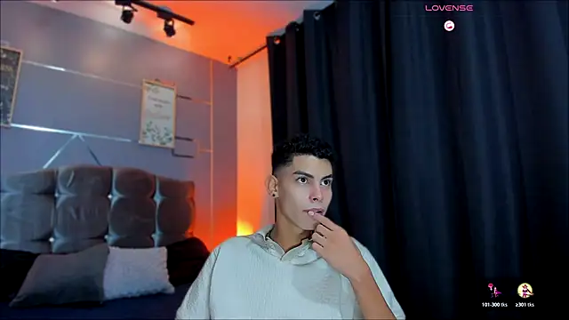 Snapshot of Room_69x chatting on October 27, 2025, 3:43 am Room 69x online show from October 27, 2025, 3:43 am