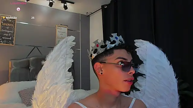 Snapshot of Room_69x chatting on October 31, 2025, 9:21 am Room 69x online show from October 31, 2025, 9:21 am