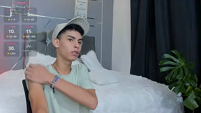 Snapshot of Room_69x chatting on November 7, 2025, 3:50 am Room 69x online show from November 7, 2025, 3:50 am