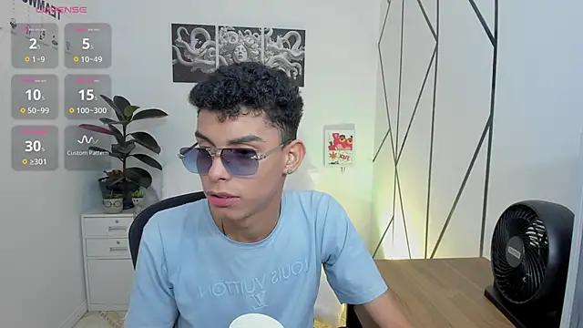 Snapshot of Room_69x chatting on November 8, 2025, 3:18 am Room 69x online show from November 8, 2025, 3:18 am