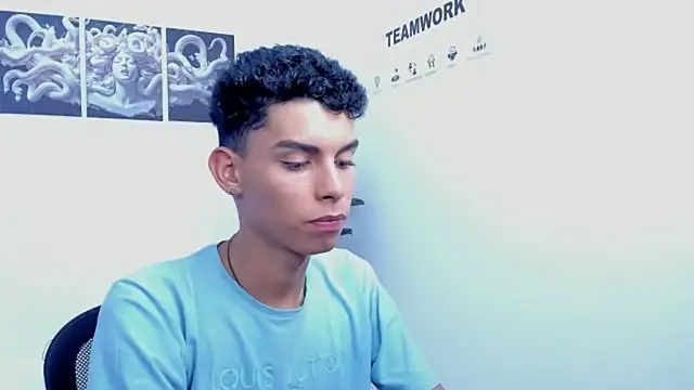 Snapshot of Room_69x chatting on November 21, 2025, 3:05 am Room 69x online show from November 21, 2025, 3:05 am