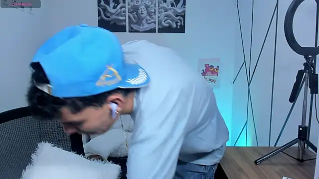 Snapshot of Room_69x chatting on November 30, 2025, 3:32 am Room 69x online show from November 30, 2025, 3:32 am