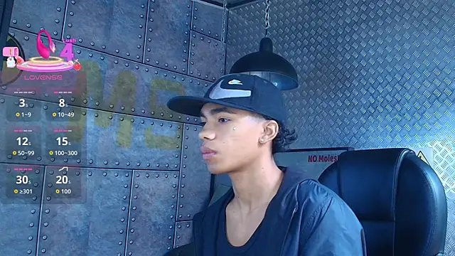 Snapshot of AlanCutee chatting on October 22, 2025, 12:16 pm AlanCutee online show from October 22, 2025, 12:16 pm