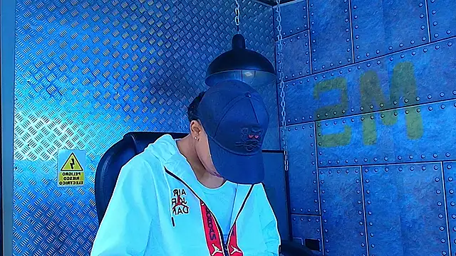 Snapshot of AlanCutee chatting on November 1, 2025, 11:56 am AlanCutee online show from November 1, 2025, 11:56 am