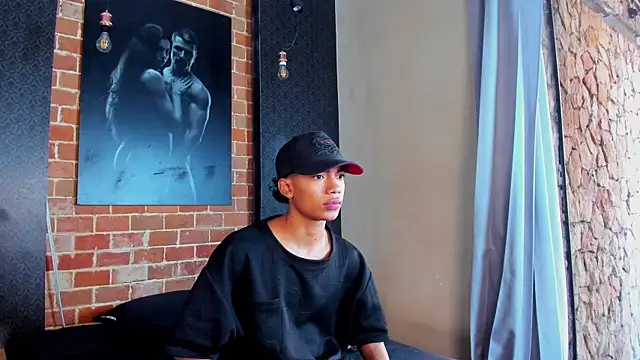 Snapshot of AlanCutee chatting on November 2, 2025, 12:40 pm AlanCutee online show from November 2, 2025, 12:40 pm