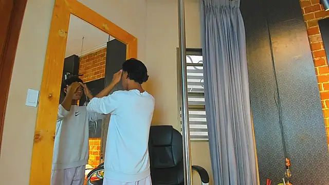 Snapshot of AlanCutee chatting on November 16, 2025, 12:33 pm AlanCutee online show from November 16, 2025, 12:33 pm