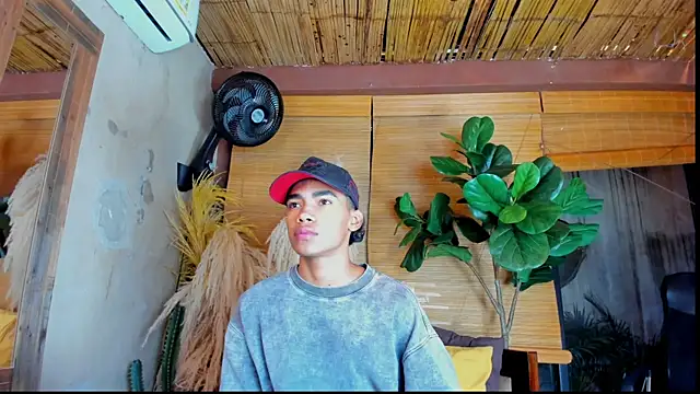 Snapshot of AlanCutee chatting on November 21, 2025, 11:31 am AlanCutee online show from November 21, 2025, 11:31 am