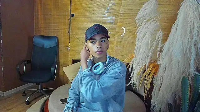 Snapshot of AlanCutee chatting on November 27, 2025, 11:23 am AlanCutee online show from November 27, 2025, 11:23 am