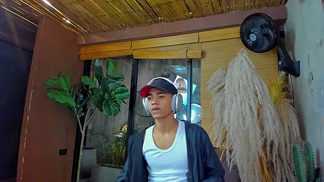 Snapshot of AlanCutee chatting on November 29, 2025, 11:35 am AlanCutee online show from November 29, 2025, 11:35 am