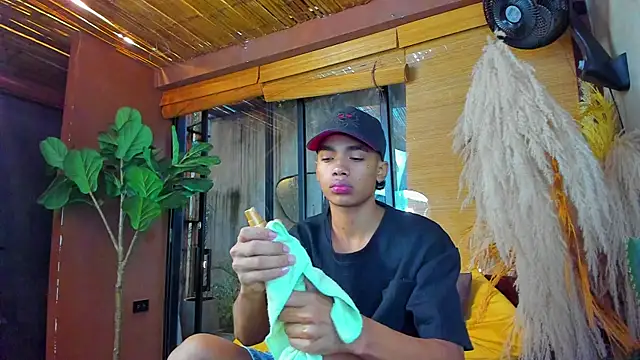 Snapshot of AlanCutee chatting on November 30, 2025, 12:42 pm AlanCutee online show from November 30, 2025, 12:42 pm