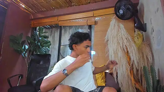 Snapshot of AlanCutee chatting on December 2, 2025, 3:07 pm AlanCutee online show from December 2, 2025, 3:07 pm