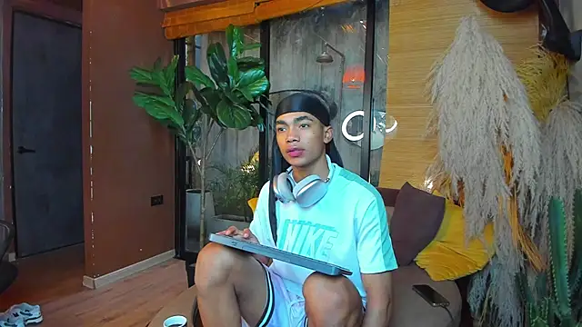 Snapshot of AlanCutee chatting on December 4, 2025, 12:58 pm AlanCutee online show from December 4, 2025, 12:58 pm