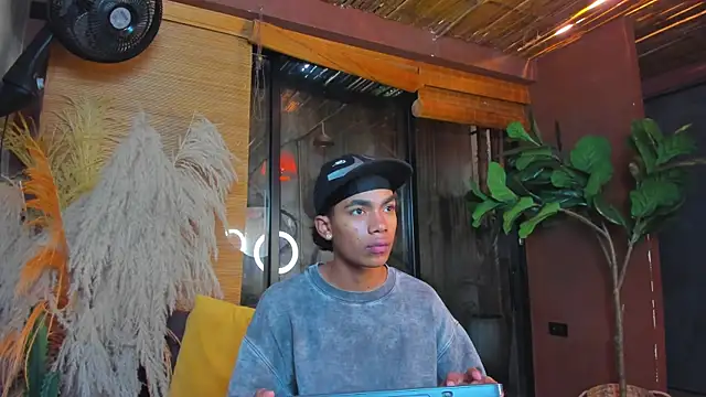 AlanCutee online show from January 14, 2026, 12:11 pm