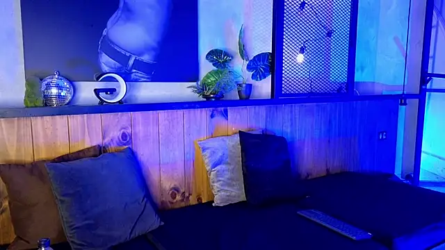 AlanCutee online show from April 12, 2026, 12:43 pm