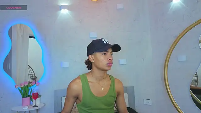 AlanCutee online show from May 17, 2026, 1:51 pm