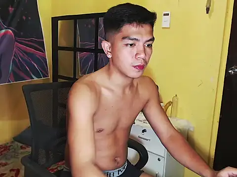 Snapshot of Hunky_paul chatting on December 15, 2025, 8:24 pm Hunky paul online show from December 15, 2025, 8:24 pm