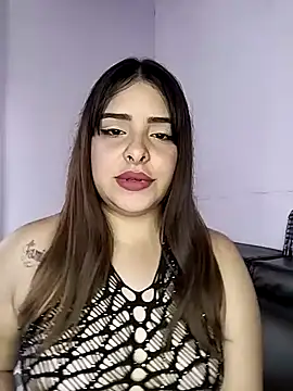 Nahomy cm online show from October 1, 2025, 8:04 pm