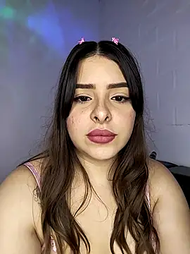 Nahomy cm online show from December 5, 2025, 8:38 pm